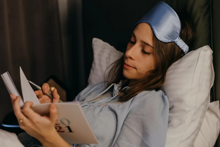 How To Journal Before Bed For Better Dreaming Experience